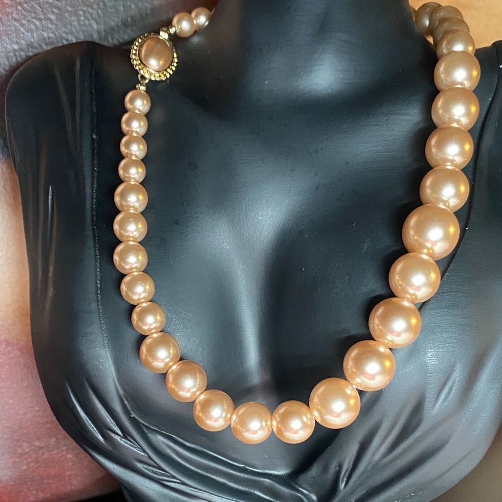 🍇Timeless & Elegant Champagne Faux Pearls Necklace 16.5 Inch